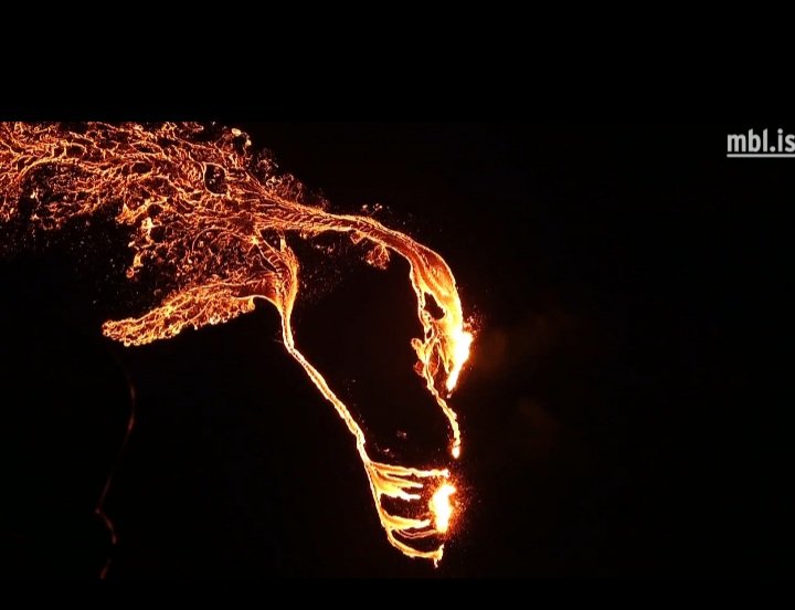 ArtistSeal's tweet photo. Keilir has finally erupted in Iceland. I know I shouldn't be exited that a volcano is erupting, but having a huge interest in geology, this is really exiting. 

Images from a video on https://t.co/DBPpmpz1g3

#Iceland #earthquake #volcano https://t.co/tFKCKzUeCE