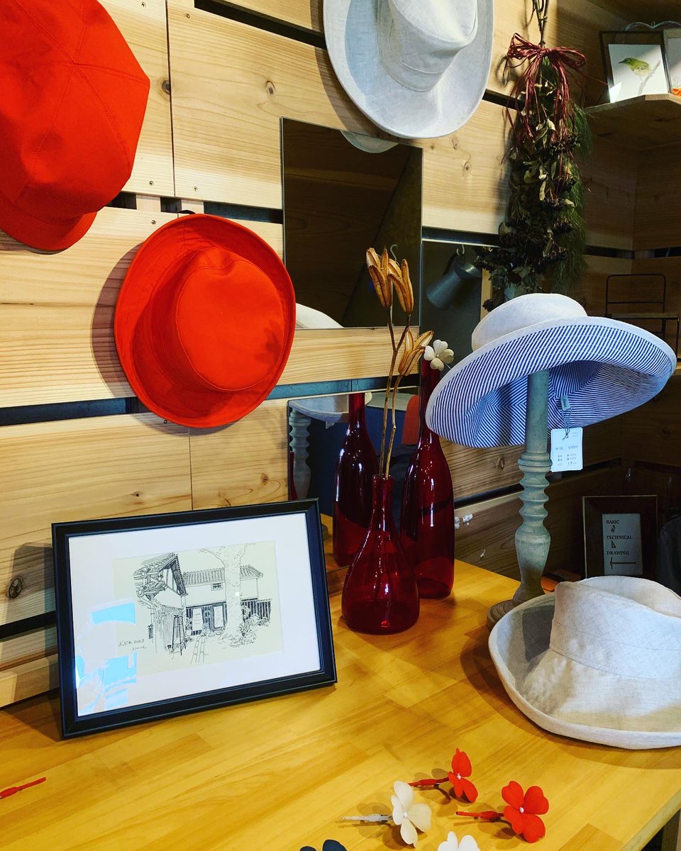 G_Blau_Katze's tweet image. お届けして直ぐ飾ってくださったところを撮影させていただきました。

1枚目　ぶぷれ　#BUPLE
2枚目　#kinotes craft&amp;amp;vintage 

ありがとうございました！
#富田林 #寺内町 #コジマユイ 

そして、じないまちシネマプラス映画祭でのアフタートークのご来場ありがとうございました！