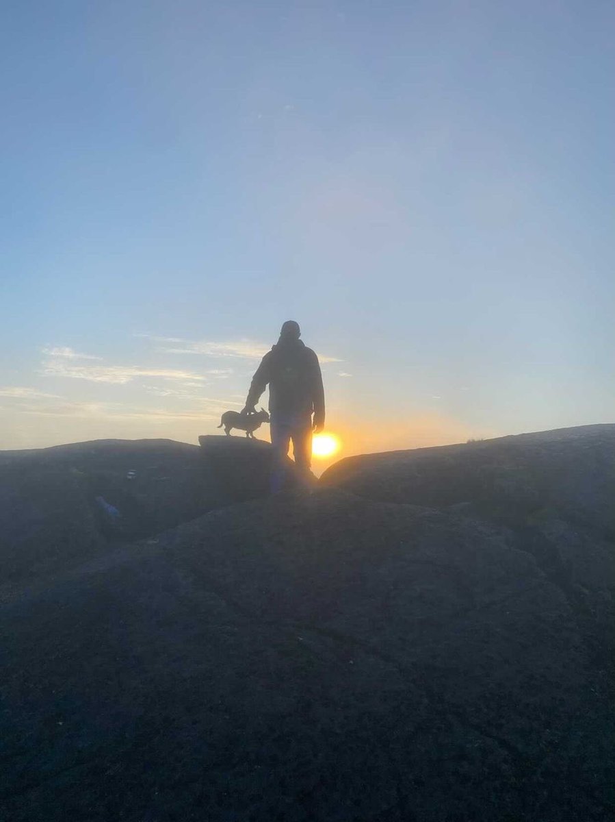 CarlingfordIRE's tweet photo. Sunrise from Slieve Foye this morning. Fantastic photos from @dmcge10. Well worth the 5:30 start!

@bbcniweather @coolfm @AimsirTG4 @WeatherRTE @ancienteastIRL @DiscoverIreland @EarthandClouds @ThePhotoHour @PicPoet @mountainwaysire @walkhikeireland @PictureIreland @Lovindotie https://t.co/o4pGekYdxz