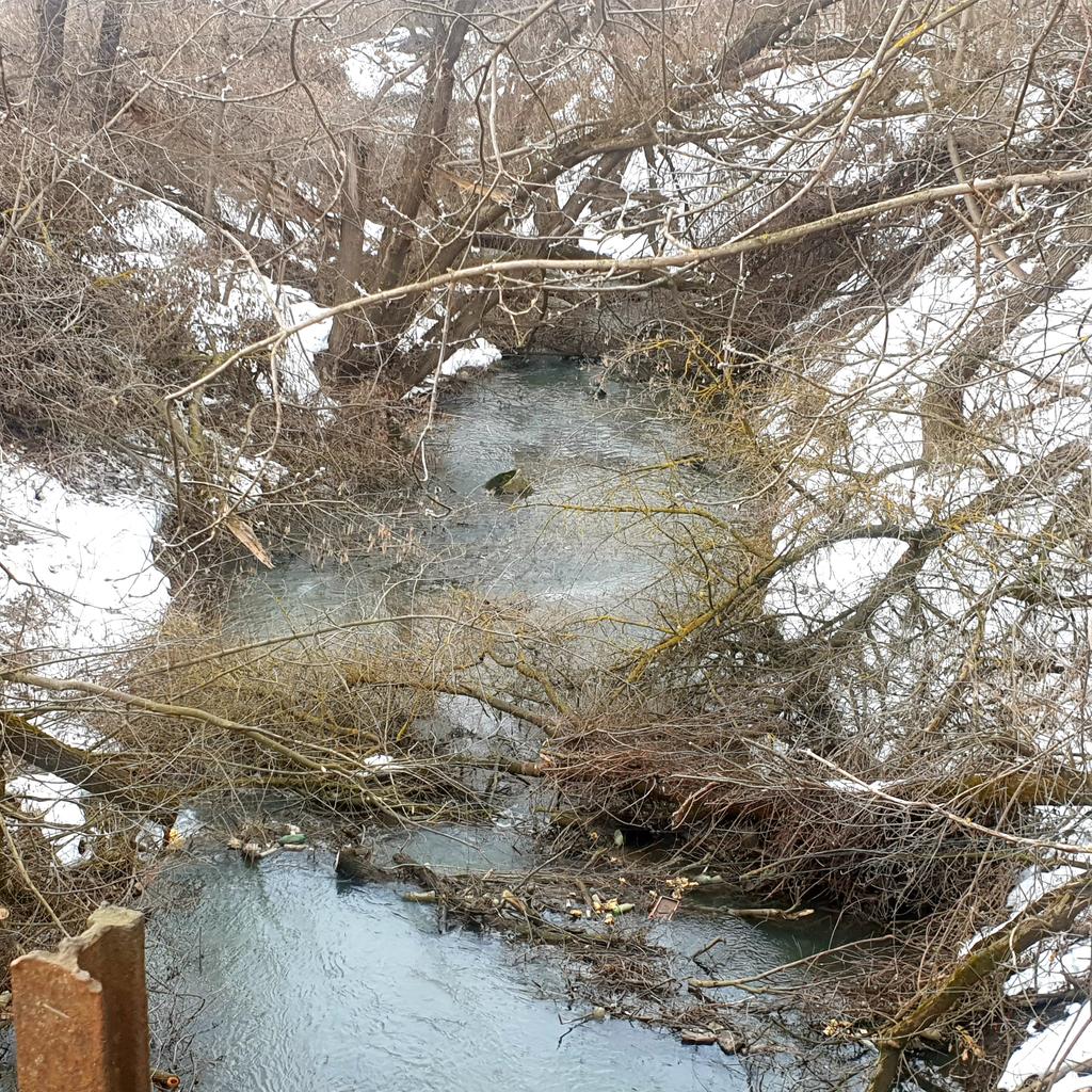 С утра спасатели искали, где я места такие нахожу.От Тупика до Упы 1700 м русла Воронки,из них, около 800 м видны из машины.Блин,в 900 метрах заблудились! Прив.адм. ни разу там не была,а если была и молчала, что там творится, то они преступники.Сейчас ещё  фото будут с др.участка