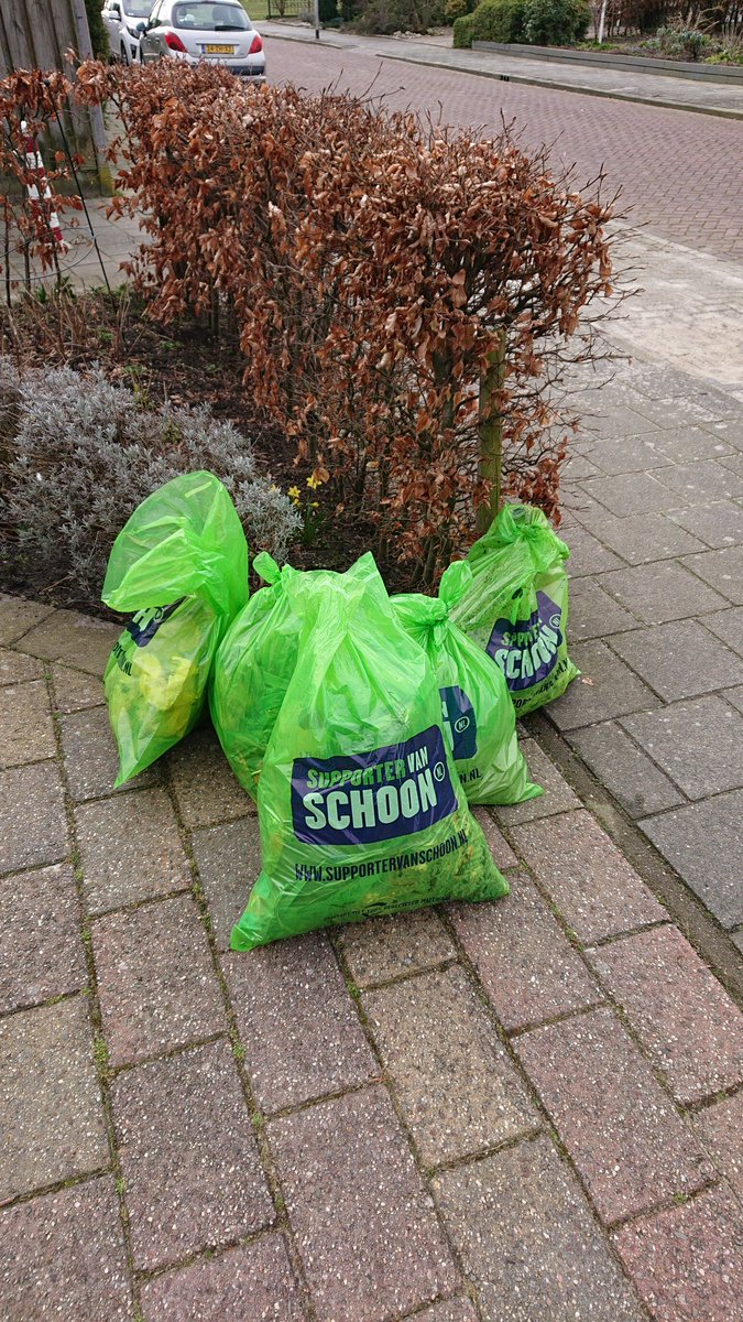 Vanmorgen met buurtvereniging De Vogelaars zwerfvuil geraapt. In een uurtje de hele buurt weer netjes! @SupporterSchoon <a href="/GemeenteNOP/">Noordoostpolder</a> <a href="/TollebeekNieuws/">TollebeekNieuws</a> #Tollebeek