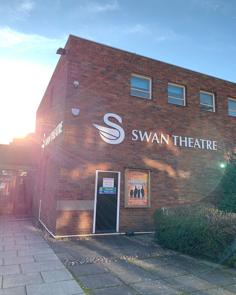 Happy first day of Spring! 🌷 We can’t wait for the lighter days and to welcome you back to a sunny Swan Theatre! 🦢 #SpringEquinox #WorcestershireHour