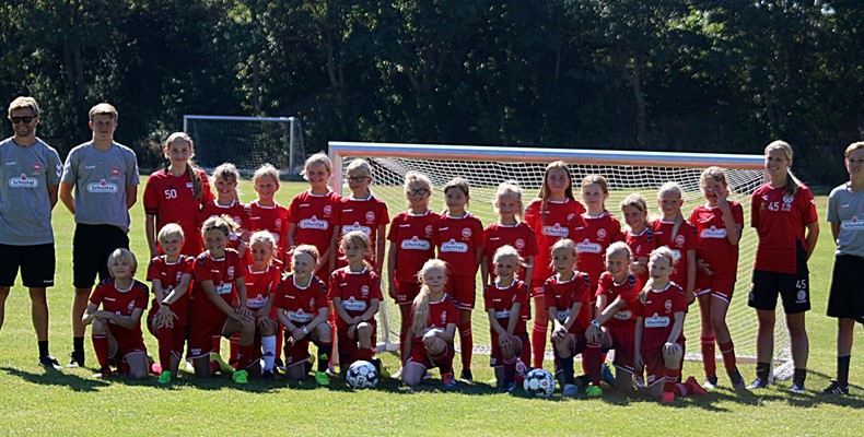 KastrupBoldklub's tweet photo. Tag dig selv og din veninde med på fodboldskole i Kastrup Boldklub!.: https://t.co/bEYNEOnTdX https://t.co/3cDXzn8IA8
