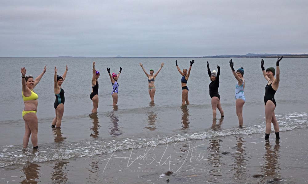 Vernal Equinox dawn spring dip at Portobello with Anna Neubert-Wood, the  WanderWomen Scotland members and Naomi Freireich, 24hr MTB Champion. @WanderWomen9 @nomio74 #equinox #SpringEquinox #spring #Portobello #Edinburgh #Scotland 
#coldwaterswim #Dawn