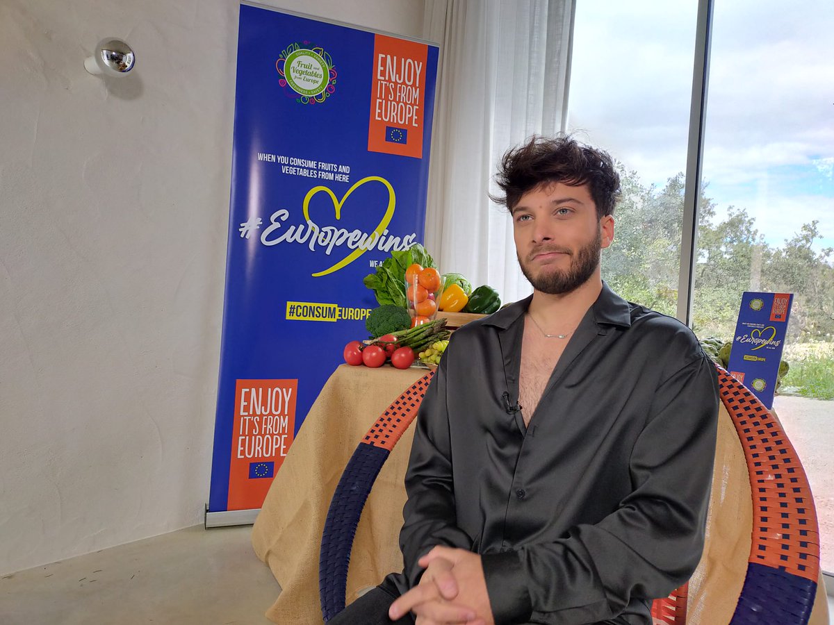 alcachofa_es's tweet photo. El murciano Blas Cantó participa en una campaña que promueve el consumo de frutas y hortalizas europeas https://t.co/RINBnxJN6v a través de @laverdad_es #EnjoyEUAgri #CHAFEA #EUAgriPromotion #FruitVegetablesEUROPE https://t.co/eXtbgGitdg