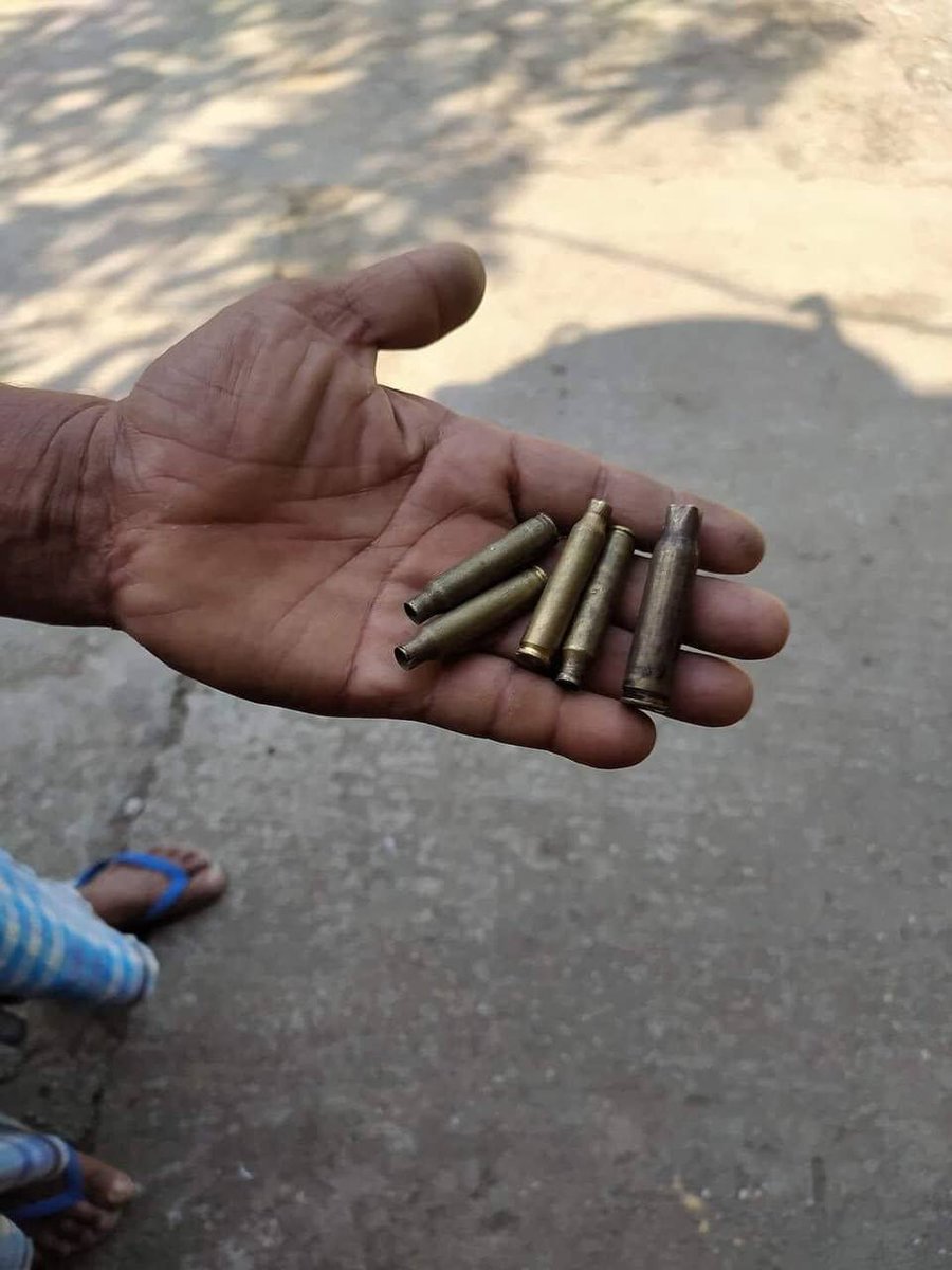 MMTumcial's tweet photo. Tw // blood
Three people were shot with real bullets by junta terrorists in TharKayTa. All of them were severely wounded and one was reportedly dead in Thaketa 6th ward.
SUPPORT FEDERAL DEMOCRACY
#WhatsHappeningInMyanmar  #Mar20Coup https://t.co/iUJ7CUeeFK