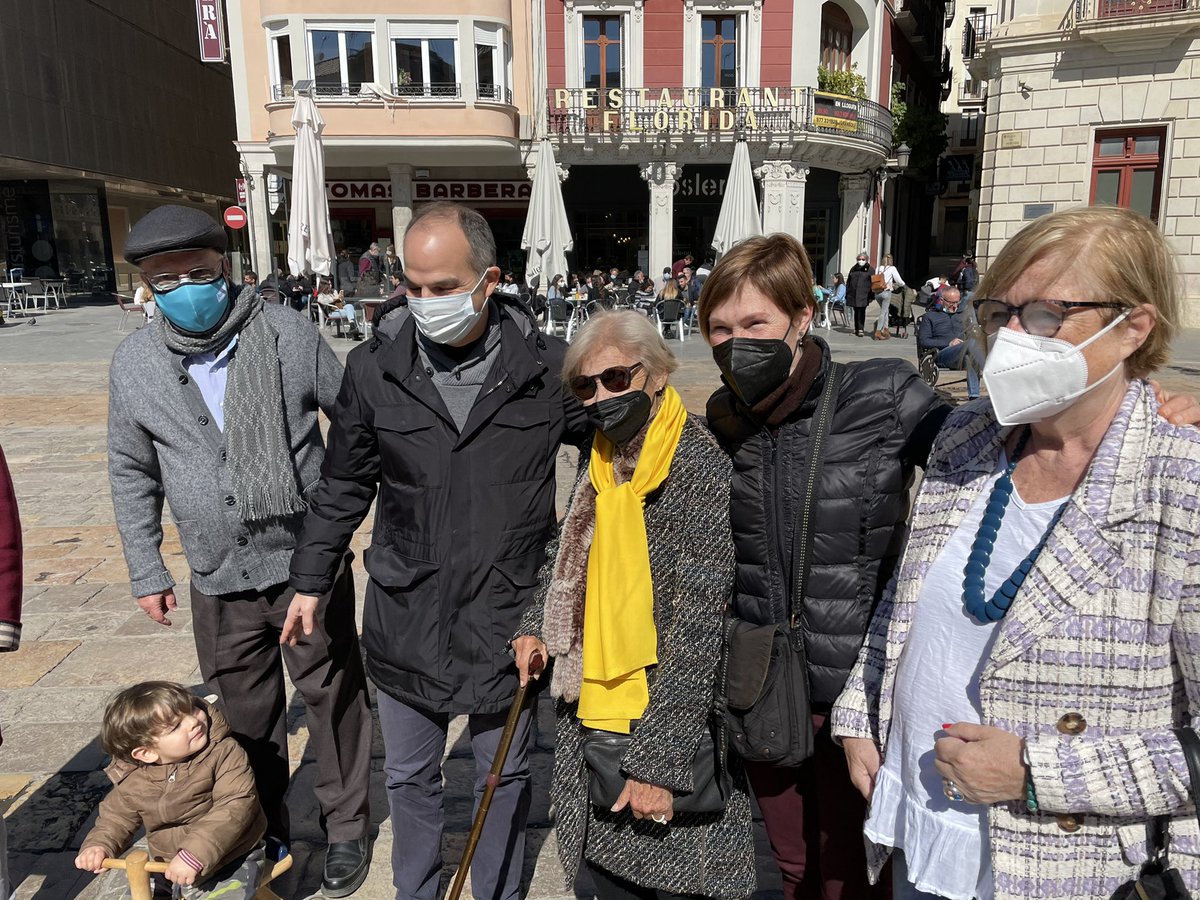 JuntsxCAT_Reus's tweet photo. 👥Avui tenim a Reus l’ HC @jorditurull, qui vol agrair personalment als @avisiaviesreus el seu suport incondicional.
💚Som al teu costat, Conseller!
#amnistiaJa #FreeTothom🎗 https://t.co/G9QxLgExoV