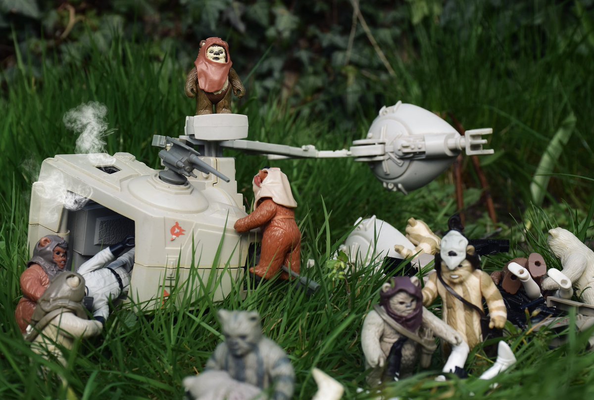 ReadFiveDesigns's tweet photo. Ewok Attack!
#readfivestandingby #originaltrilogy #starwarssaga #starwars #vintagestarwars #starwarskenner #vintagestarwarstoys #vintagestarwarsfigures #ewok #ATST #ATSTWalker #ROTJ #wicket https://t.co/VST9yo9NJl