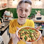 ラトビア人、今度は麻婆豆腐を作るも豆腐から作ってしまう!