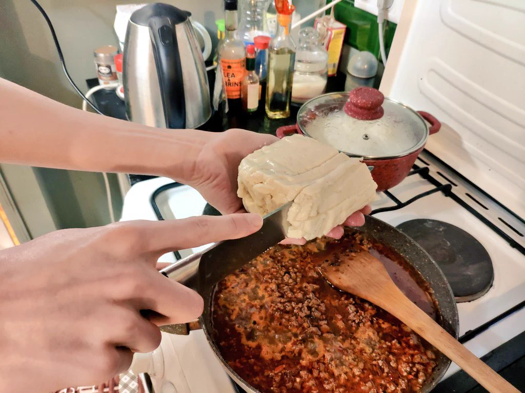 ラトビア人、今度は麻婆豆腐を作るも豆腐から作ってしまう！