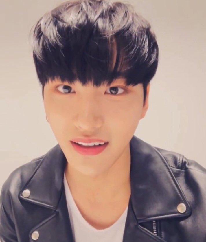 love it when seonghwa's eyes go: