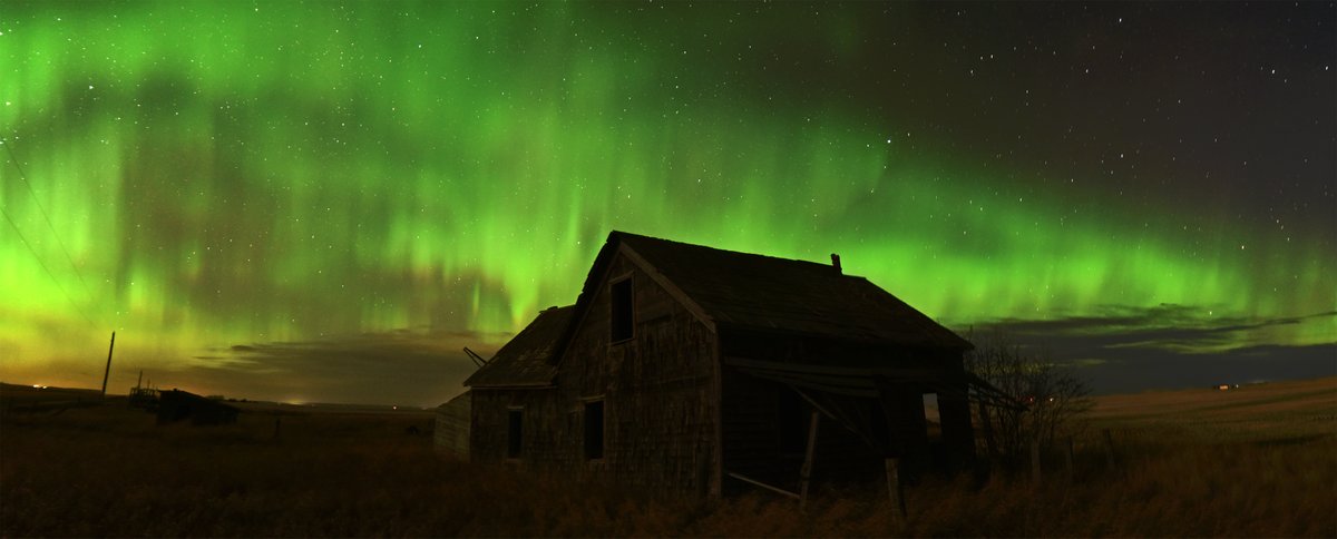 Aboslutely mind blowing aurora borealis tonight on the Alberta prairies, it didnt' want to quit and is still going!
@TamronCanada @NikonCanada @Aurora_MMJ