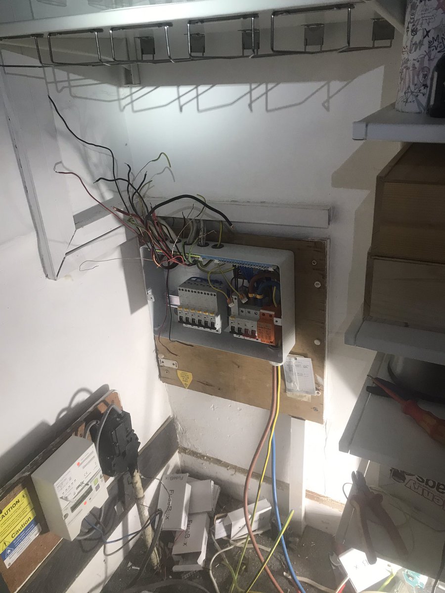 's tweet image. Who else has a face full of #consumerunits @CPFuseBox @Gillec1 #SaturdayMorning