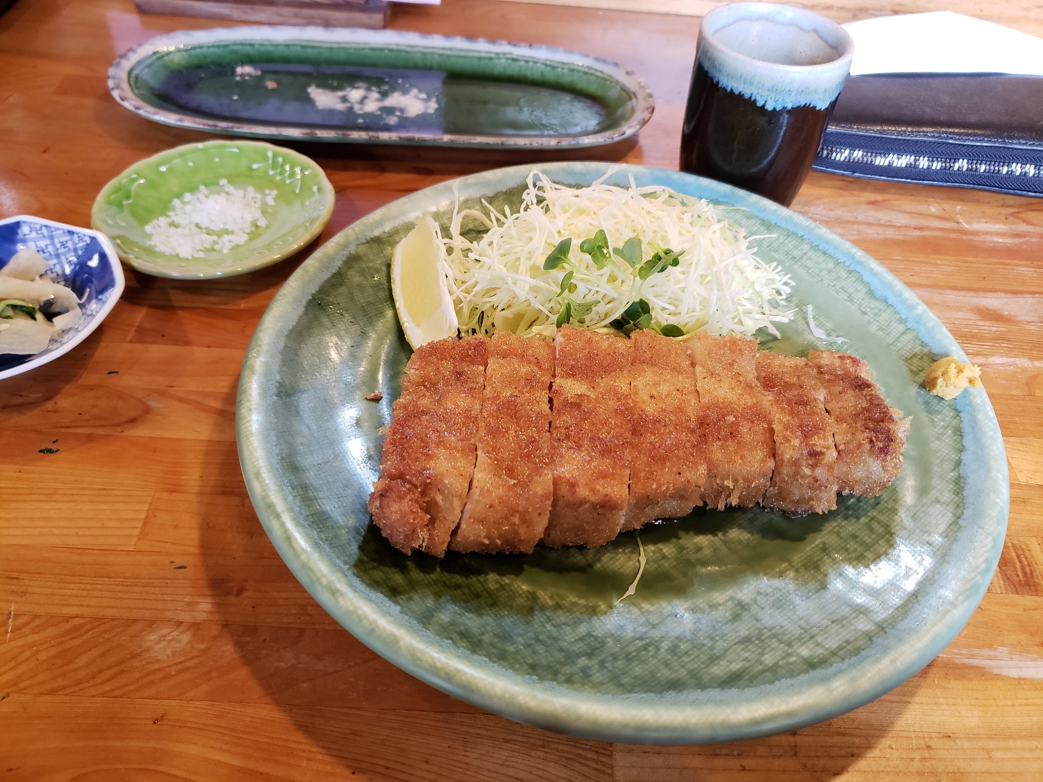 やま V Twitter とんかつひやま 宇都宮市 ロースカツセット大 流石 食べログ百名店 間違いない美味しさでした まったくくどくない油は上質でした 歯切れのいいトンカツ 最高 大将ともお話出来ていいランチになりました ゴチでした T Co Ybgvrrsyp1