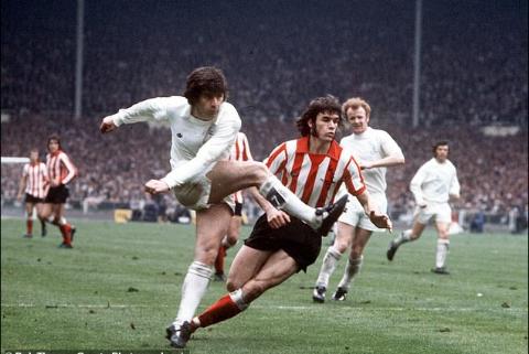 TheAtheist001's tweet image. In the world of football we are in tears for the loose of a legend #RipPeterLorimer