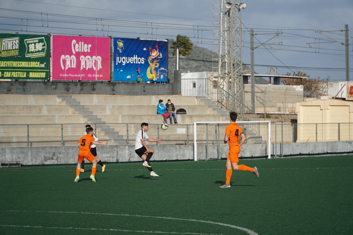 CEConstancia's tweet photo. 🔛🔛 Primera part en joc!
@CEConstancia 0 - @playasdcalvia 0
#PrimeraRegional #FilialTOP #TotsPlegats https://t.co/Xd5q83tvjr