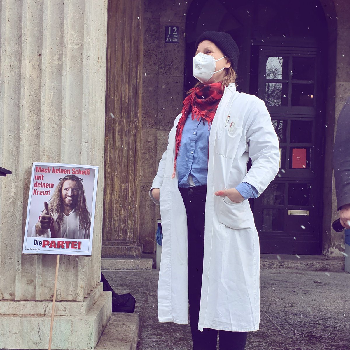 Team der Praxis Dr.. Engelmacherin natürlich heute wieder auf Werbetour.
Satte Rabatte auf Abbrüche, schaut doch Mal vorbei auf
praxis-engelmacherin.de
#muc2003 #fundiszurhoelle <a href="/prochoicemuc/">prochoicemuc</a> <a href="/DiePARTEI_Muc/">DiePARTEI KV München</a> <a href="/DiePARTEI/">Die PARTEI 🪣</a> <a href="/PARTEIfrau/">PARTEIFrauen</a>