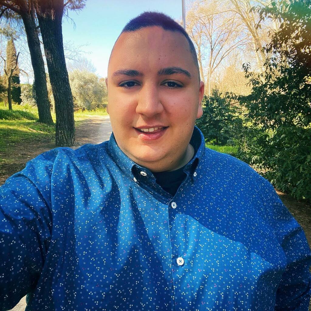 Disfrutando de las pequeñas grandes cosas de la vida, paseo al sol con mis niñas, ¿Quién necesita más? instagr.am/p/CMpYN8Qj6sX/