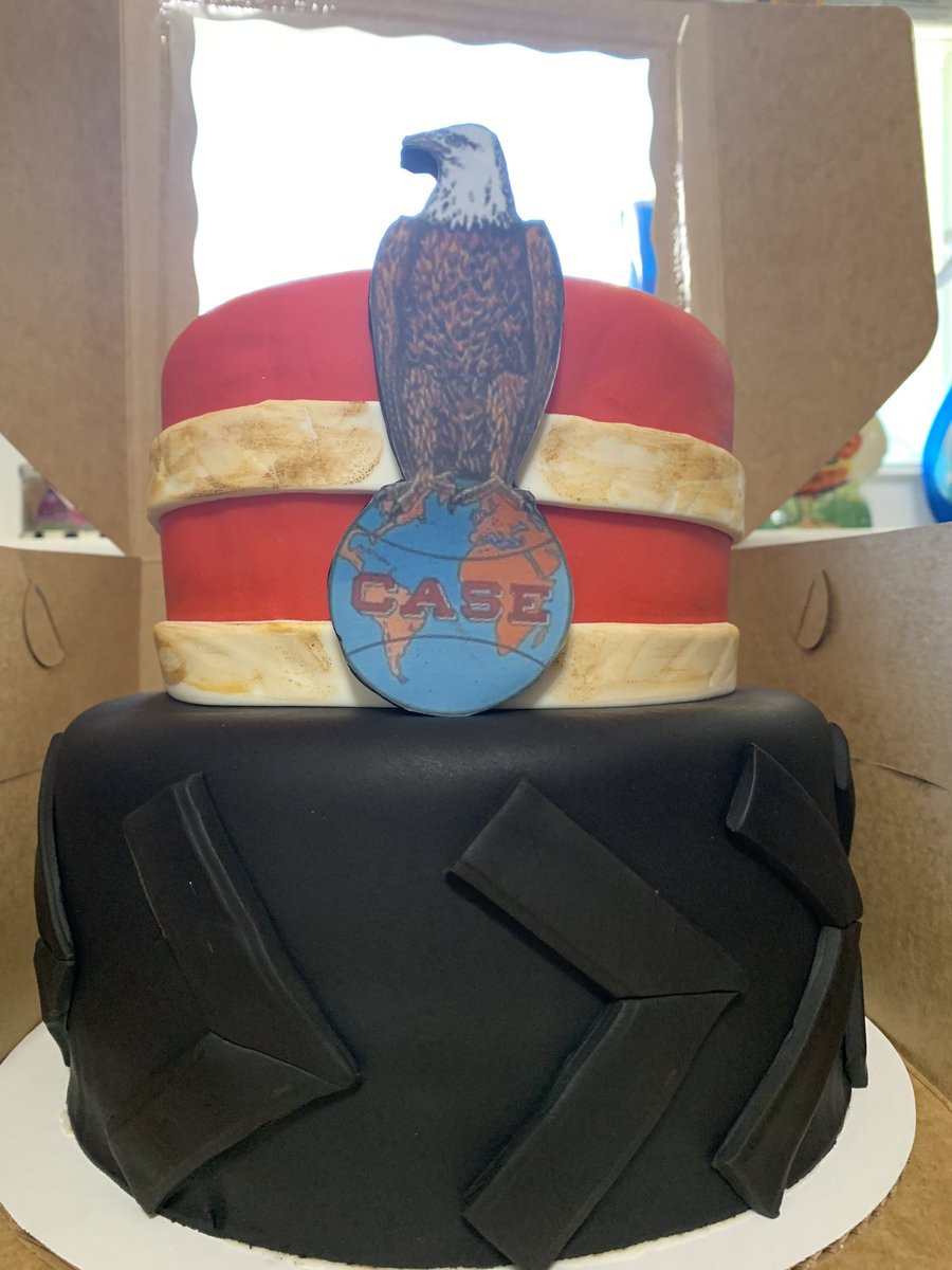 My Dad, my hero, turned 81 today♥️He has restored multiple vintage Case tractors. Those who know tractors, will appreciate this cake. 
Happy Birthday, Daddy♥️🇺🇸💙