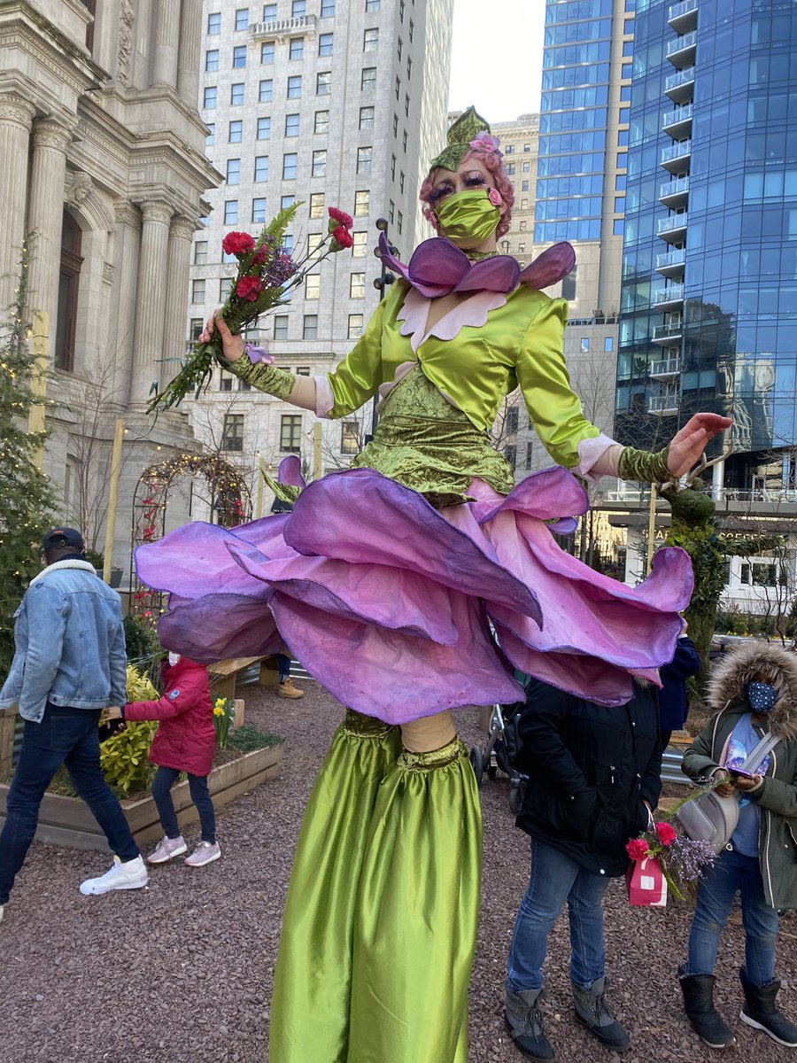 CCDParks's tweet image. Happy Spring 🌸🌷🌼 Our beautiful Wintergarden on the Greenfield Lawn welcomed the change of season with a special guest, our friend the Flower Fairy 🧚‍♀️ 

As always: ⁣
Mask up 😷 ⁣
Keep 6ft of social distance ↔️ ⁣
Stay home if you’re sick 🤒⁣