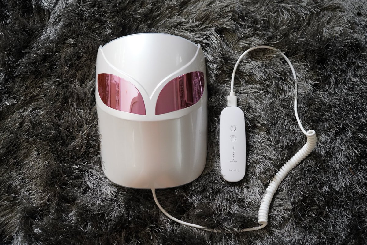 dermay's tweet photo. The Derma Mask is nothing like you have seen before. With 288 LEDs, the mask throughly takes care of your skin from the inside. It offers Infrared lights, full eye protection unlike any other mask and is completely portable so you can take care of your skin while on the go! https://t.co/0PCa7gWOoG