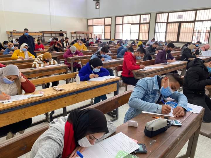 ايوا انا اللي حاطط ايدي على دماغي هناك اهوا 🙂💔