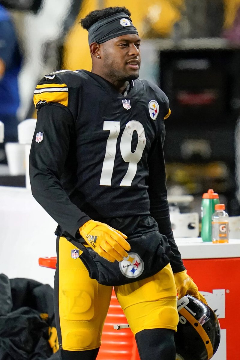 AroundThe412's tweet photo. 🚨 JuJu Jersey Giveaway 🚨

Giving a JuJu jersey to a random person who:

-Follows us
-Follows @crowworthytakes 
-Retweets this tweet 

Comment below your size and what style jersey you’d want (home, away, throwback, color rush) https://t.co/qpbFPh8oQQ