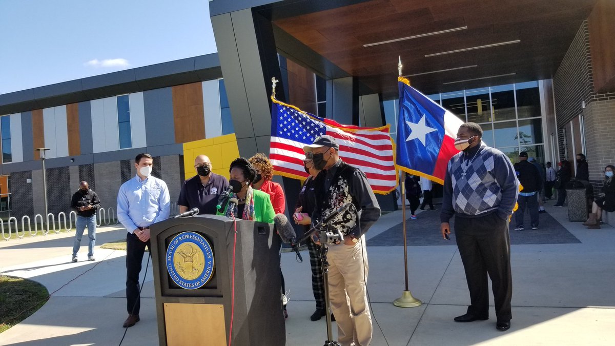 <a href="/HoustonISD/">Houston ISD</a> <a href="/A180_HISD/">Achieve180</a> @Ponce_East <a href="/NorthForestHigh/">North Forest High School</a> <a href="/wisdom_hs/">MissWisdom</a> <a href="/FEMARegion6/">FEMA Region 6</a>
Thank you Congresswoman Jackson Lee, Mayor Turner, FEMA, and HCC Nursing School for providing needed COVID-19 vacination to our North Forest community at NFHS on this absultely beautiful Saturday!👏🙏