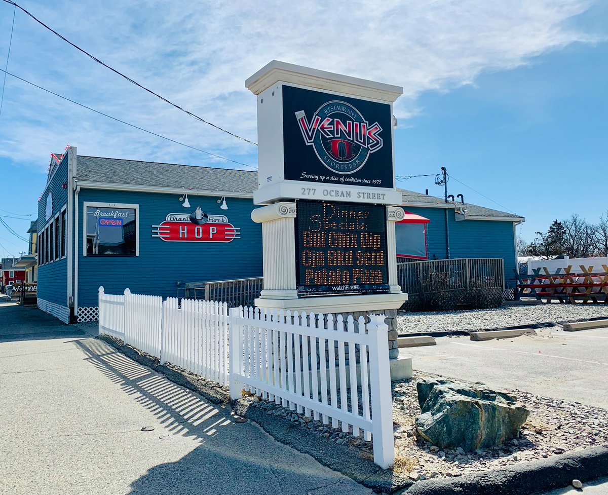 Looking like a great weekend to get out and run/walk your virtual 5k! If you're running the traditional 5k route in Brant Rock this weekend be sure to toast to your 5k at one of the local restaurants. #marshfieldstpatricksday5k #marshfieldeducationfoundation #supportlocal