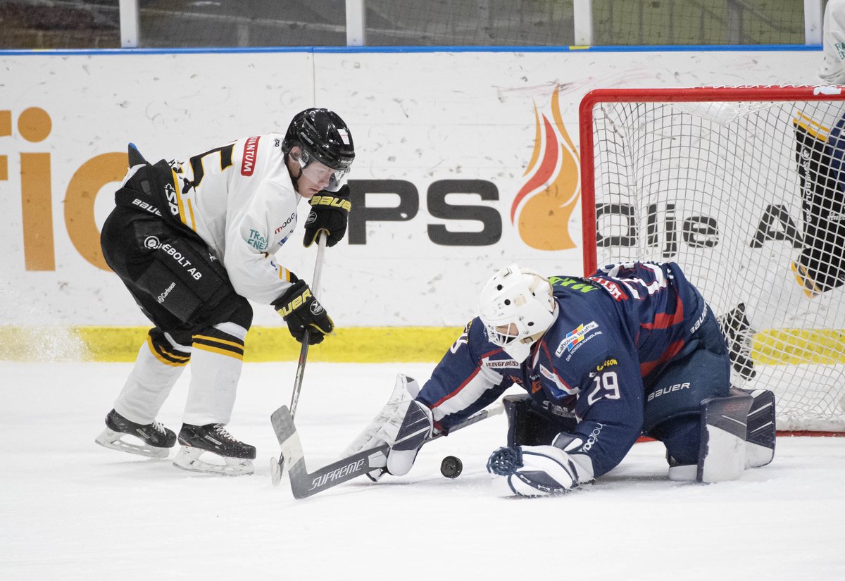 Dags att ta <a href="/Hockeyettan_/">Hockeyettan</a> södra vårserie i hamn. Häng med <a href="/HPsporten/">HPsporten</a> under direktrapporteringen mellan <a href="/HalmstadHammers/">Halmstad Hammers</a> och <a href="/TranasAIF/">Tranås AIF</a>, där Hammers jagar play in-form och Tranås försöker undvika negativt kval. Start 15.50!
hallandsposten.se/sport/ishockey…
#twittpuck #Hockey