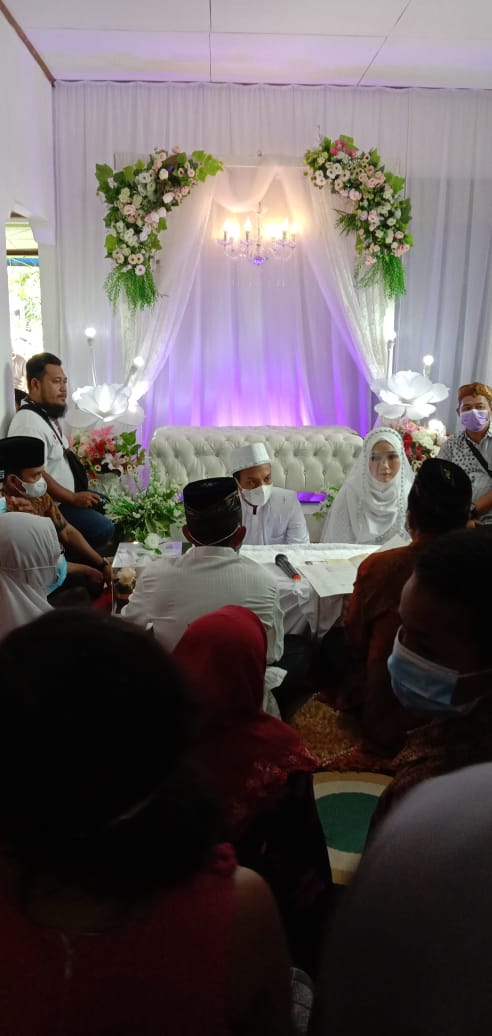 AuliaAriska9's tweet photo. Alhamdulilah bener2 masih ga nyangka bakalan secepat ini dipertemukan jodohnya. Banyak banget cobaan kita menuju halal dri mulai acaranya yg harus di mundurin dan hampir drop banget bingung acaranya gimna, dan skrng alhamdulilah kita udah sah jdi pasangan suami istri. https://t.co/GcnXjRnbtL