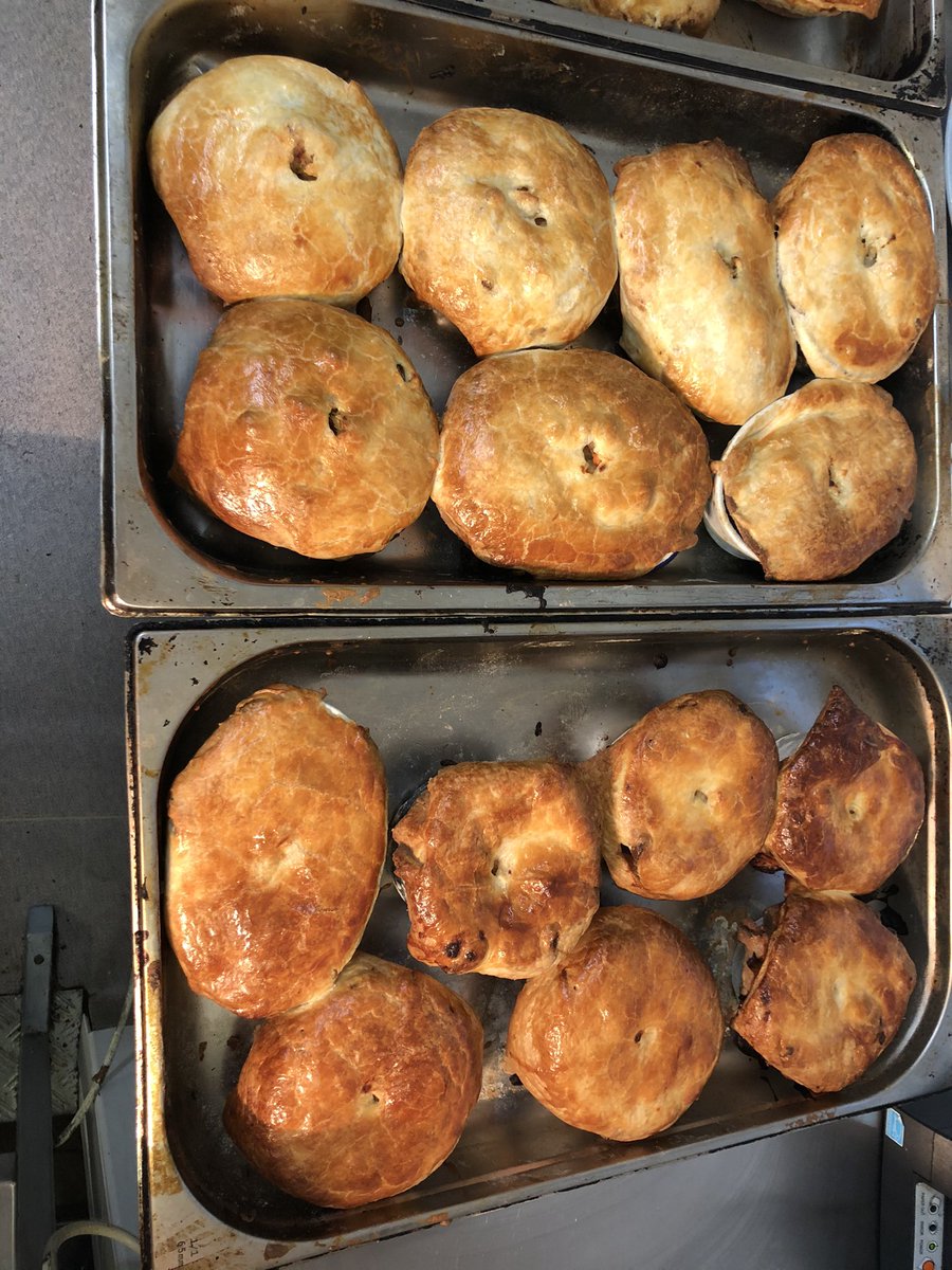 Shoulderofmutt3's tweet photo. Just a reminder our takeaway food service is available 5-8pm Thurs and Fri, 12-8 Sat and 12-5 Sundays. Menu includes, Roasts on Sundays, Tapas, Mexican, home made pies and burgers and beer battered fish and chips, call 01603926530 to place your order and fix your time slot https://t.co/bCOxSOA0Vw