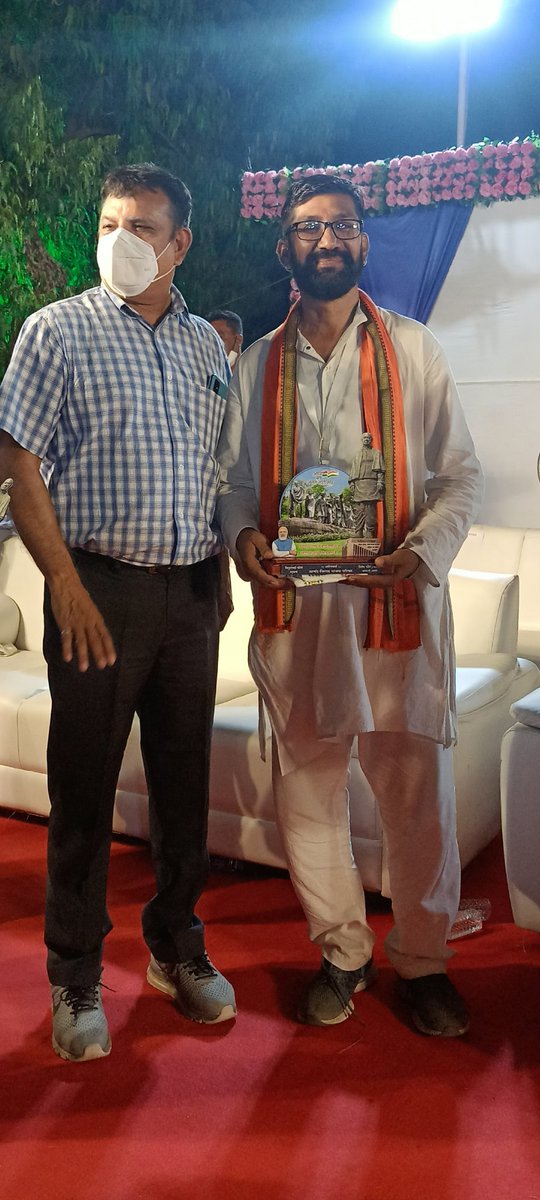 nsbhatt75's tweet photo. જિલ્લા કલેકટર આણંદ આર જી ગોહિલ સાહેબ દ્વારા સન્માનિત કરવામાં આવ્યા
વંદે માતરમ 🚩
દાંડીમાર્ચ યાત્રા 2021 🇮🇳
 #DANDIMARCHULTRACHALLENGE #  #SVGRYB  #drjigarinamdar  #dandimarch202 @BJP4India @BJP4Gujarat @BMhuva @BJP4BhavngrDist https://t.co/InWGt9r7lB