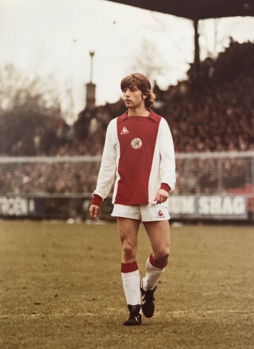 MarcovanHarn's tweet photo. #happy60thbirthday to @AFCAjax #legend Jesper Olsen 🎉👏🏼 🥳
“De Vlo” was a great player and very friendly guy during his time at #Ajax already 40 years ago! Cheers mate! 🍻
#ajax #ajaxamsterdam #danishdynamite #DeVlo #jesperolsen #denmark #ajaxlegend #manunited #manchesterunited https://t.co/9ynzN6QJS0