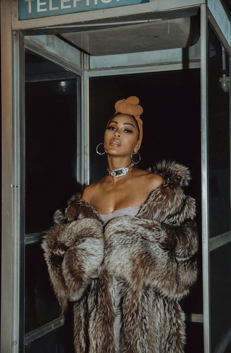 MeaganGood_Fans's tweet photo. . @MeaganGood for @HelloBeautiful - March 2021. https://t.co/rHL4h3NGwH