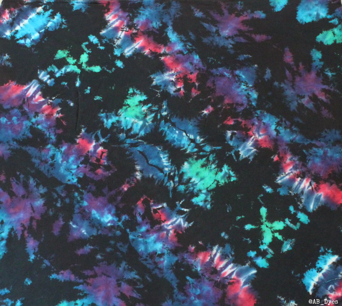 ab_dyes's tweet photo. Bleach Dyed Nebula Bandanas for #KaleidoSaturday ☮️♥️

#Kaleidoscope #art #tiedye #VIBRANTART #artist #ArtistOnTwitter #space #nebula https://t.co/UQNf4puY6a