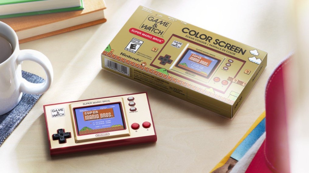 Dealabs's tweet photo. 🎮 
La Nintendo Game &amp; Watch Super Mario Bros qui revient à 25€ 
(Via 20€ sur la carte) 
➡ https://t.co/9yXYCM8mbF ⬅ 
#bonplan https://t.co/ppT53771cg