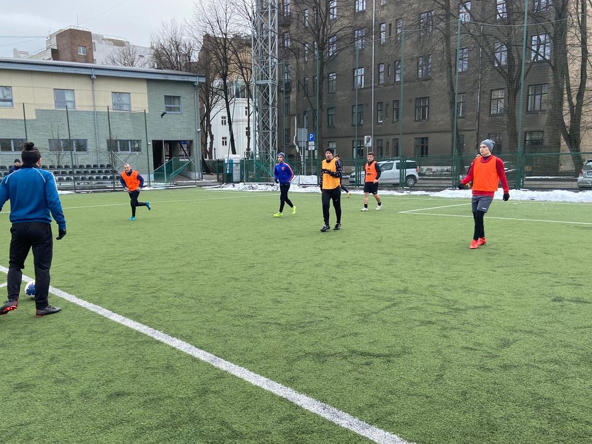 RigaUnitedFC's tweet photo. First training session since December 28 for the lads ⚽🙏

A few kilos need to be lost before the new season starts in June but we start preparing from today 💪

It's fantastic to be back!! https://t.co/4diQRhHAbB
