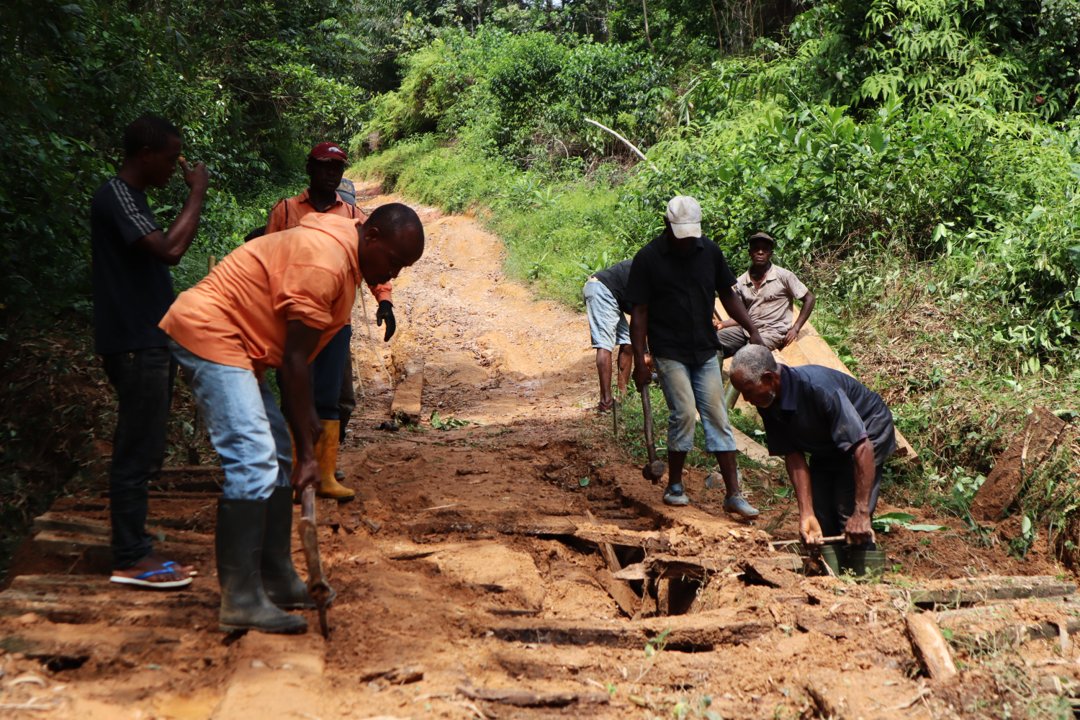 OriginExpl's tweet image. As part of our community commitment to support education, healthcare and infrastructure around our project areas, Origin recently rebuilt several collapsed bridges in Maryland and Grand Kru counties. #RealExploration #ModernLiberia