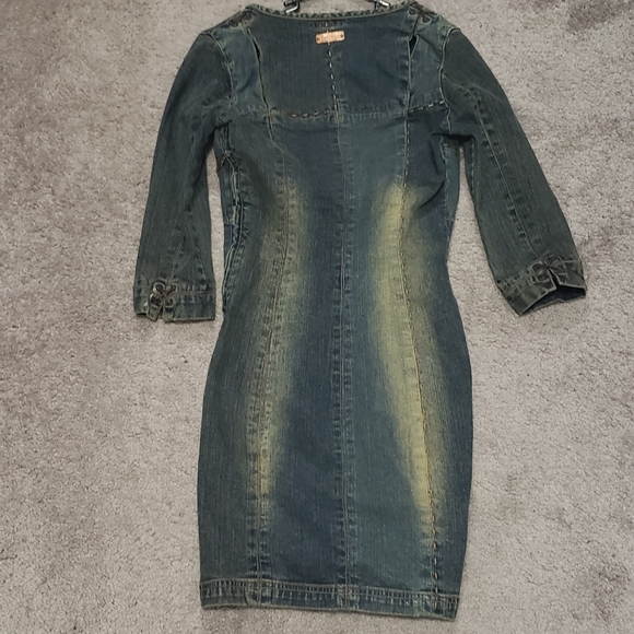 Kige97's tweet photo. So good I had to share! Check out all the items I'm loving on @Poshmarkapp #poshmark #fashion #style #shopmycloset #pepejeans: https://t.co/xhhF9xbDfX https://t.co/R5IMs50LMM