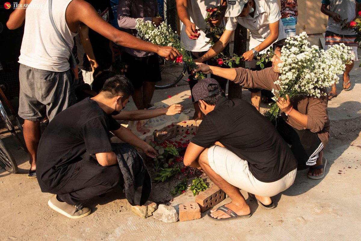 SoeHoneyCho's tweet photo. tw // blood 15 years old High School Student was shot dead by military junta in Yangon’sThaketa Tsp today when security forces opened fire around 3 pm on anti-regime protesters who were already dispersing.
 #WhatIsHappeningInMyanmar
#Mar20Coup https://t.co/f6oEe8o0u7