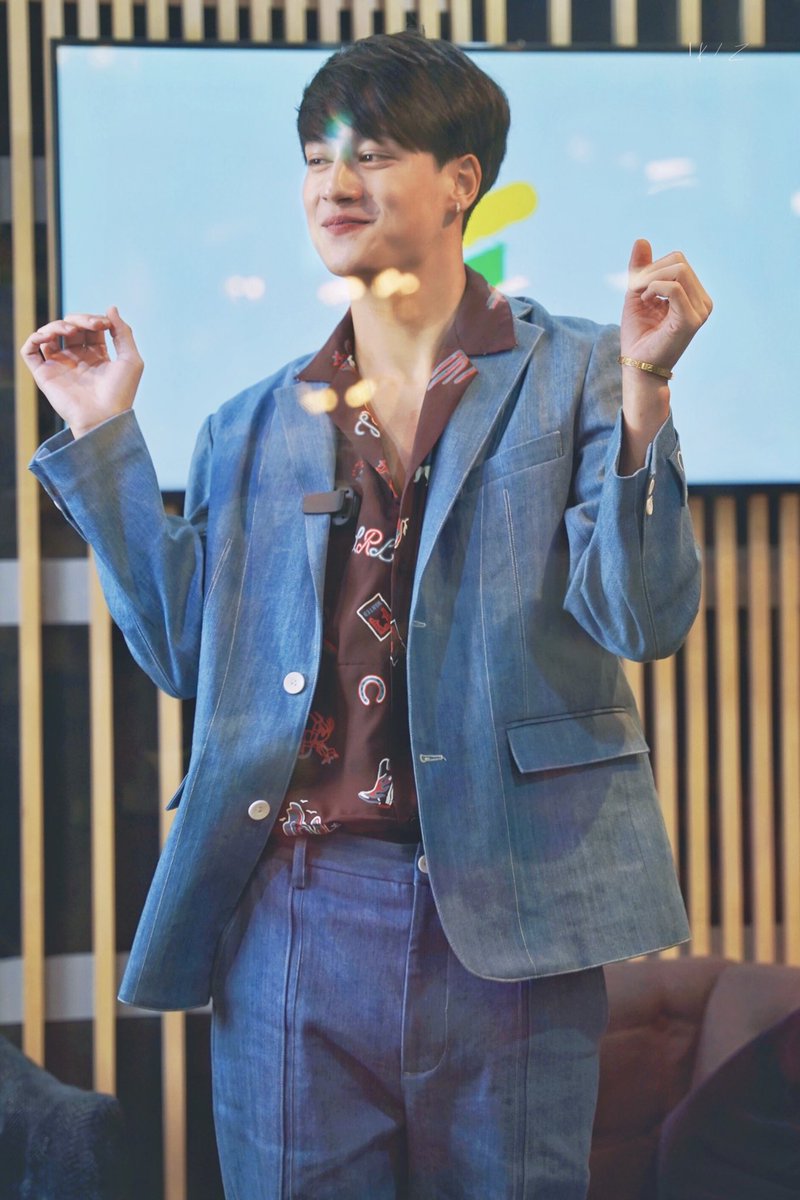 kz_kkkzzz's tweet photo. 📷：2021.03.19 ｜#IcePariss

#นาทีนี้LetsLove 🕺🏻
-
#flexstation 
#kryztxlzssfw https://t.co/A6flcq23b7