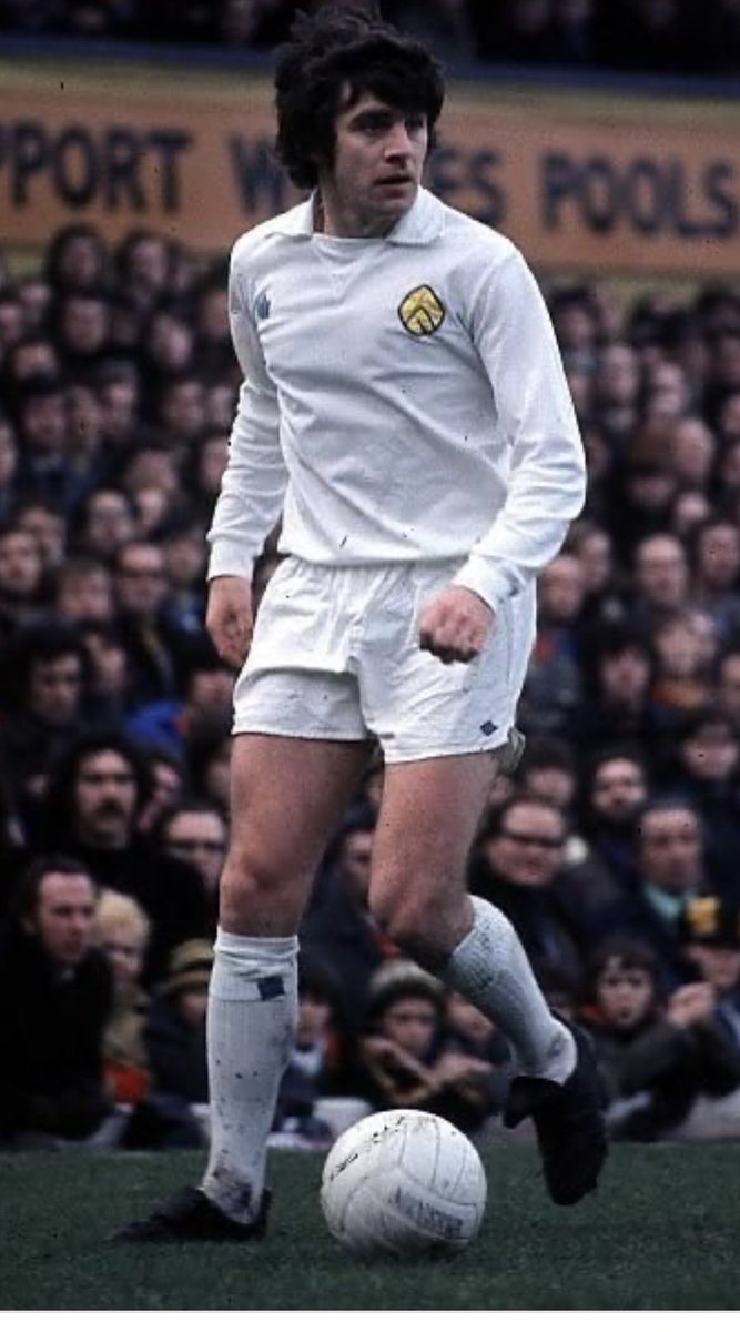 TimsNotWriting's tweet image. My prized possession as a boy was my no.7 #lufc shirt. Peter Lorimer; the hottest shot in football. Years later, I remained star-struck each time I met him. Lovely man and a Leeds legend in every sense. Too many gone now #RIPPeterLorimer #90mph #Lasher