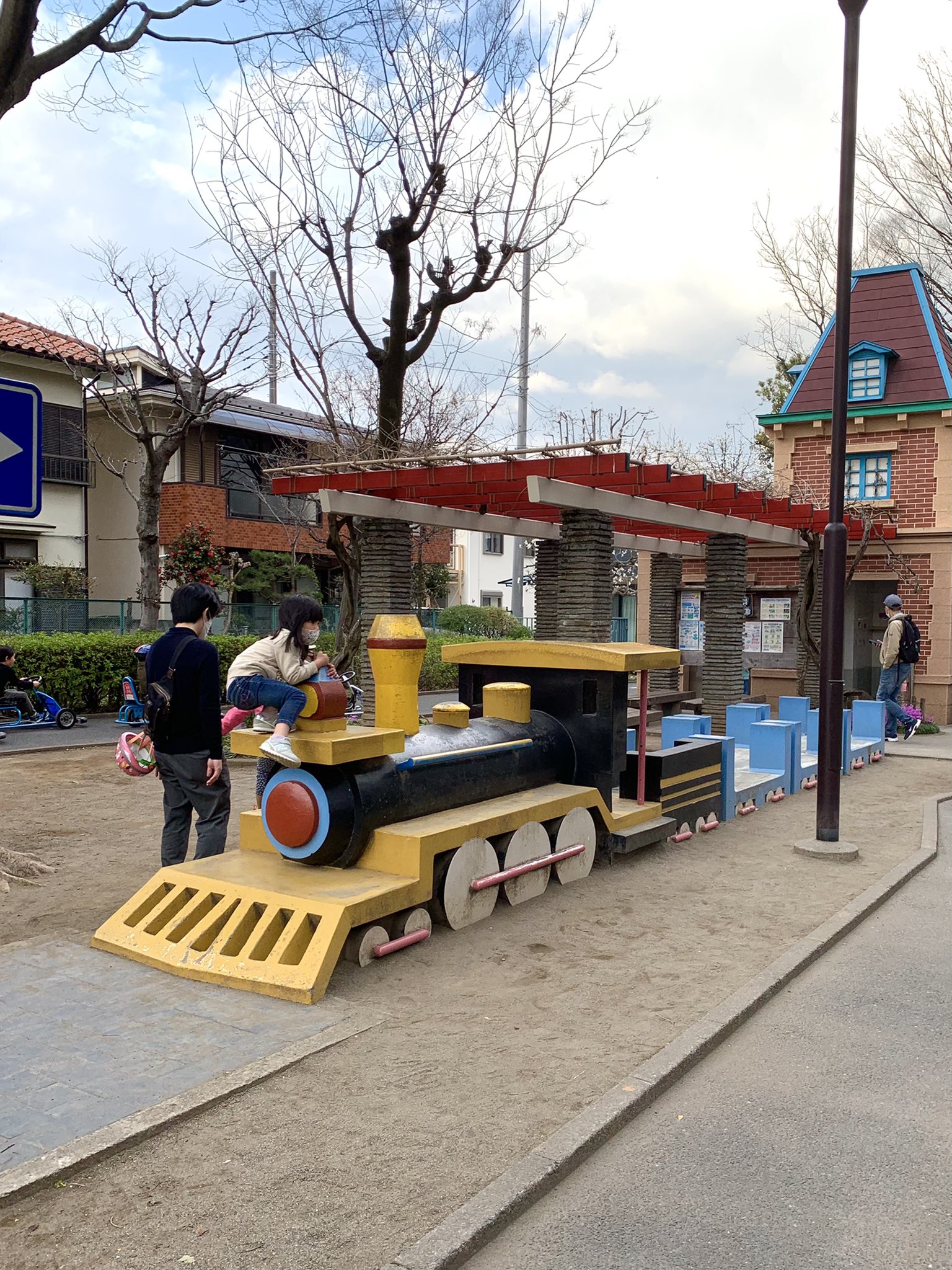 イッコ 保谷 練馬区立大泉交通公園 大泉学園駅よりも保谷駅からの方が近いです 無料だし小さな子どもたちにはいい公園 です 信号機やスクランブル交差点もあるので自転車やゴーカートで遊びながら交通ルールを学べます 公園 T Co Gaftghppkp