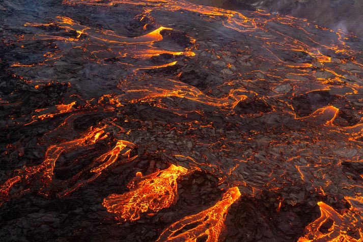 ORGrimsson's tweet photo. Like ocean waves the burning magma flows over the mountain and the 1000 years old lava. What we are seeing are the newest rocks on Planet Earth. Proving that the Creation is a never ending process. https://t.co/U4ZE33y34j