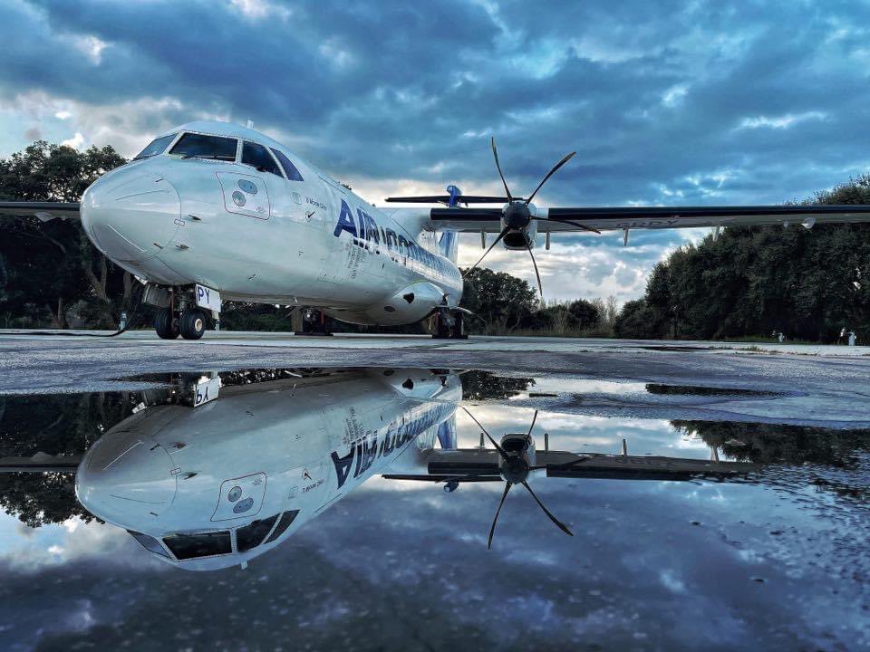 aircorsica's tweet photo. En attendant notre passage au dessus de l’@AldilondaB à Bastia en #A320N 🤪 on vous propose la superbe #picoftheday d’un @ATRaircraft à Ajaccio #repost 📷 Kevin Ferreira #avgeeks #atr72 #aviationlovers https://t.co/XLVkmpDwFX