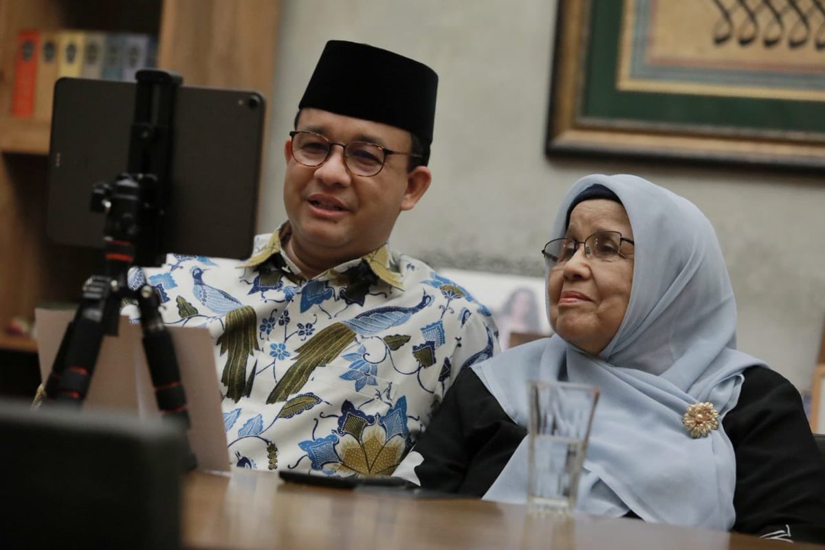 aniesbaswedan's tweet photo. Alhamdulillah, hari ini kami sekeluarga mensyukuri nikmat Allah atas kesehatan Ibu. Hari ini genap 81 tahun usia Ibu. 

Semoga Ibu selalu sehat, dipanjangkan usianya, selalu dalam lindunganNya dan terus dalam keberkahan Allah SWT... 

Mohon doa dari semua...

#ABW https://t.co/8mTD20q38N