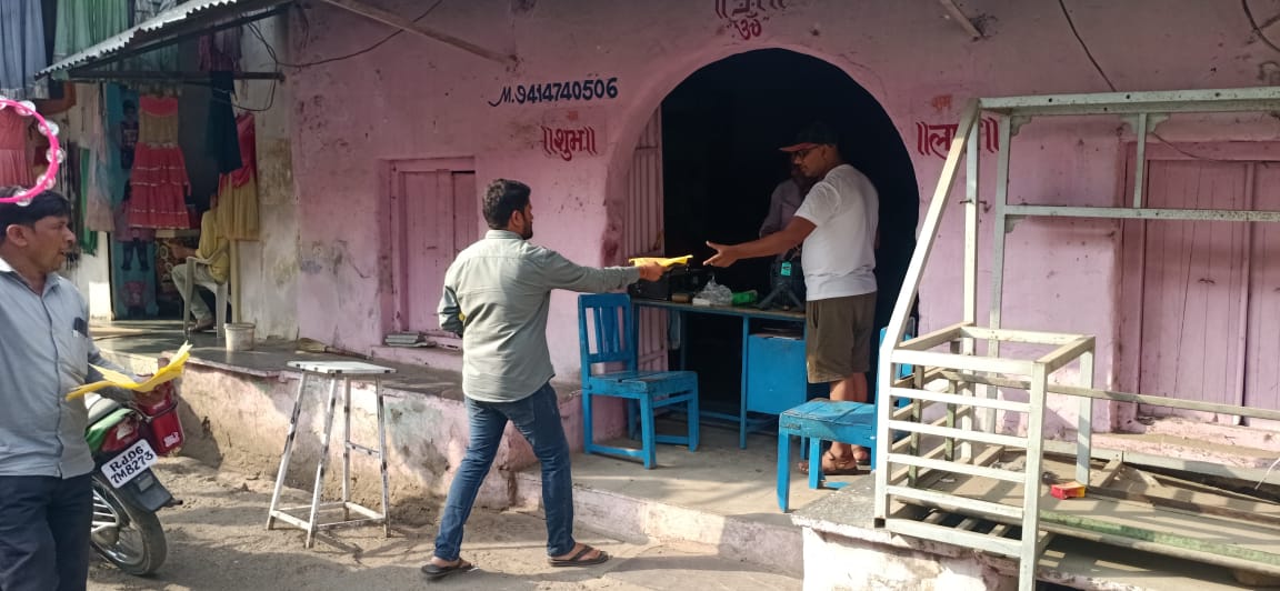 TheUpenYadav's tweet photo. युवा जीतेगा कांग्रेस हारेगी l
राजनेताओं ने गंगापुर मील को बंद करके हजारों परिवारों को बेरोजगार करने का काम किया है
 ऐसे में इन नेताओं को अब गंगापुर की जनता माफ नहीं करेगी l
युवाओं की एक ही पुकार ,कांग्रेस प्रत्याशी की हो हार l
#noजॉब_noवोट 
#नौकरी_नही_तो_वोट_नही 
@RajCMO https://t.co/oGxWN8g7kr