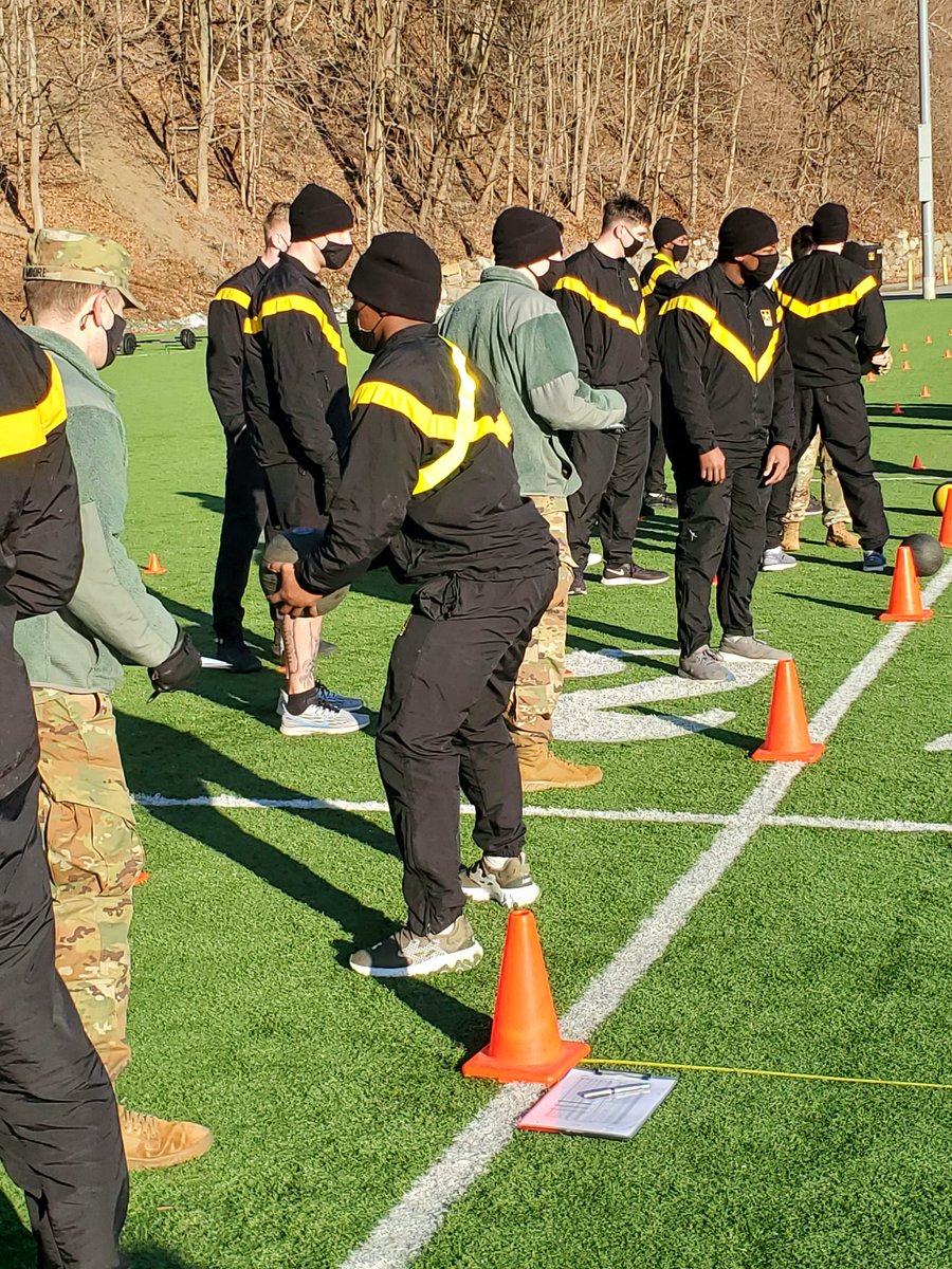 ConorHughes67's tweet image. Even after a brutally grueling week of workouts. @ArmyWP_Football was the first group in line on a 28° Saturday morning at 0630 to Dominate the ACFT! 

Leaders on and off the field!

LAST OF THE HARD!