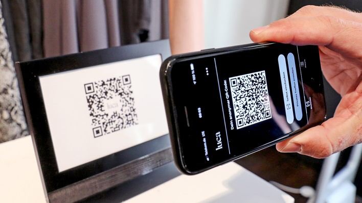 Der Ski-Club Willingen 🟨🟦 unterstützt Nutzung der Luca-App 📲 zur Bekämpfung der Pandemie 🦠 

Anwendung in der Standseilbahn, im Fan-Shop, bei Führungen an der #mühlenkopfschanze und beim Gästeschießen ✅ 

➡️t1p.de/z8f2

#lucaapp #skiclubwillingen #fightcorona